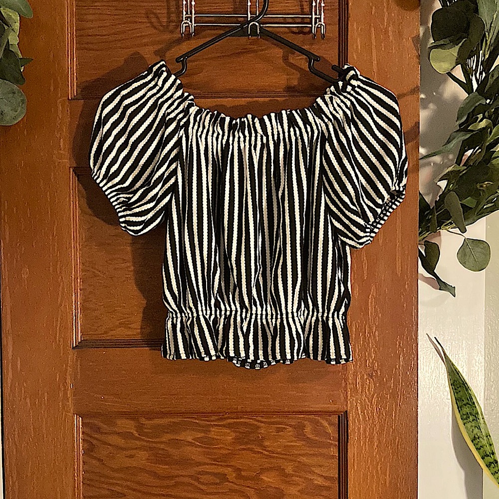 H&M Black and White Off Shoulder Crop Top XS